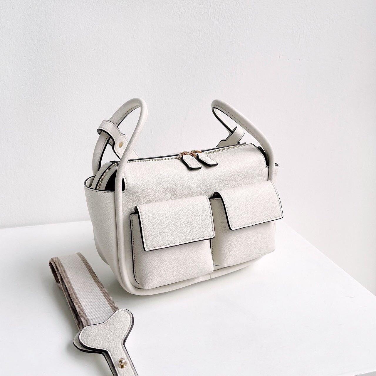 Женская сумка через плечо с рисунком личи, мягкая кожаная сумка-мессенджер из искусственной кожи, регулируемая водонепроницаемая сумка с двумя карманами на нескольких плечевых ремнях 
Женская сумка через плечо с рисунком личи, мягкая кожаная сумка-мессенджер из искусственной кожи, регулируемая водонепроницаемая сумка с двумя карманами на нескольких плечевых ремнях