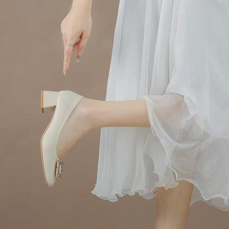 Туфли из мягкой кожи на квадратном каблуке, маленького размера, большого размера, одинарные туфли, женские, летние и осенние, с квадратным носком, туфли бабушки, на среднем каблуке, темпераментные, черные 40 абрикосовый
Туфли из мягкой кожи на квадратном каблуке, маленького размера, большого размера, одинарные туфли, женские, летние и осенние, с квадратным носком, туфли бабушки, на среднем каблуке, темпераментные, черные 40 абрикосовый