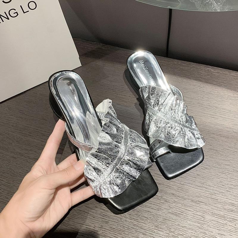 Square head slippers women s 2025 summer new Korean version with skirt high heel fashion cover toe rhinestone ruffle edge cool slippers 40 срібний
Square head slippers women s 2025 summer new Korean version with skirt high heel fashion cover toe rhinestone ruffle edge cool slippers 40 срібний