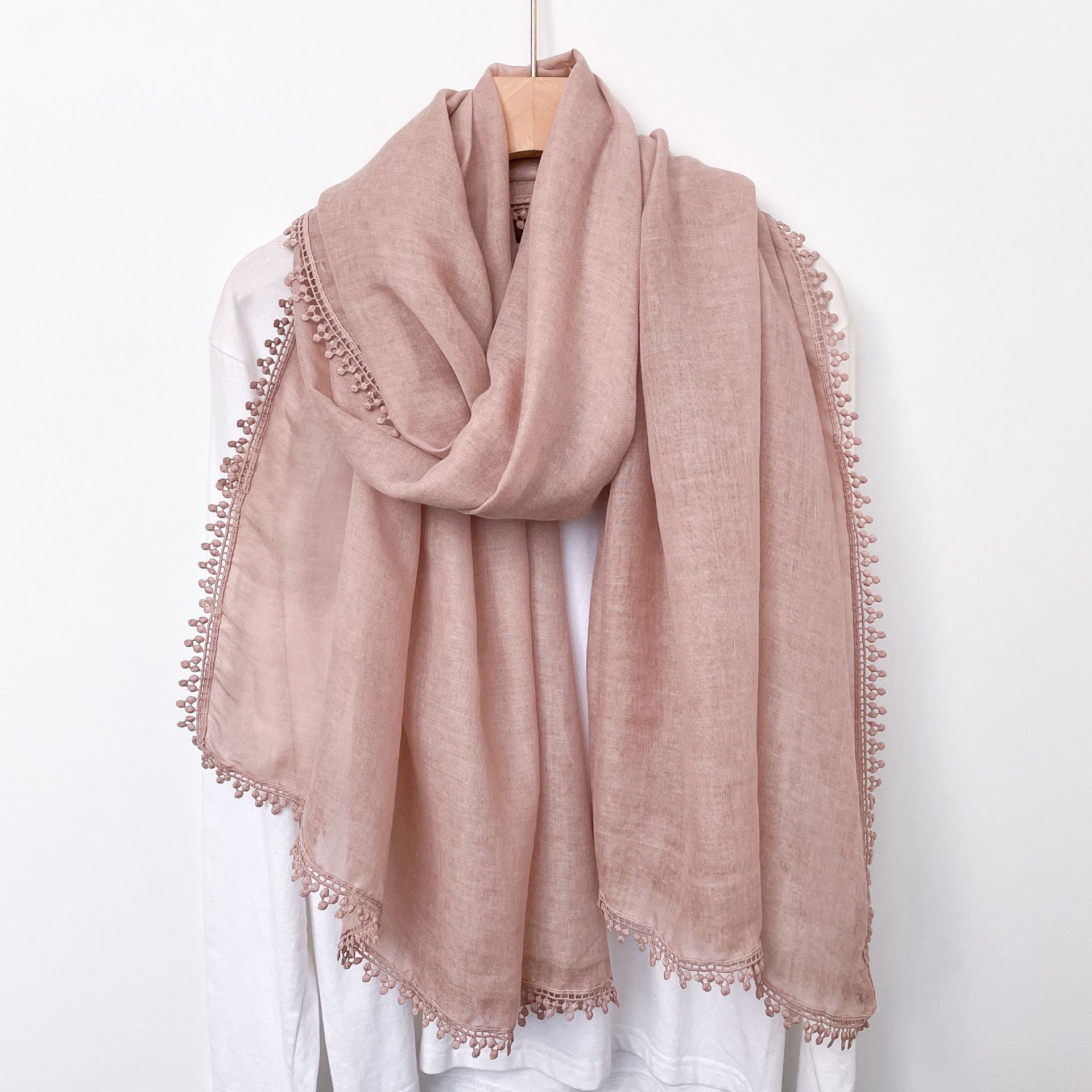 Весняно-літній новий однотонний шарф з мереживною вставкою Жіночна парасолька від сонця Тонкий шарф Бавовняно-лляний шарф Довга святкова шаль 195*85cm
Весняно-літній новий однотонний шарф з мереживною вставкою Жіночна парасолька від сонця Тонкий шарф Бавовняно-лляний шарф Довга святкова шаль 195*85cm