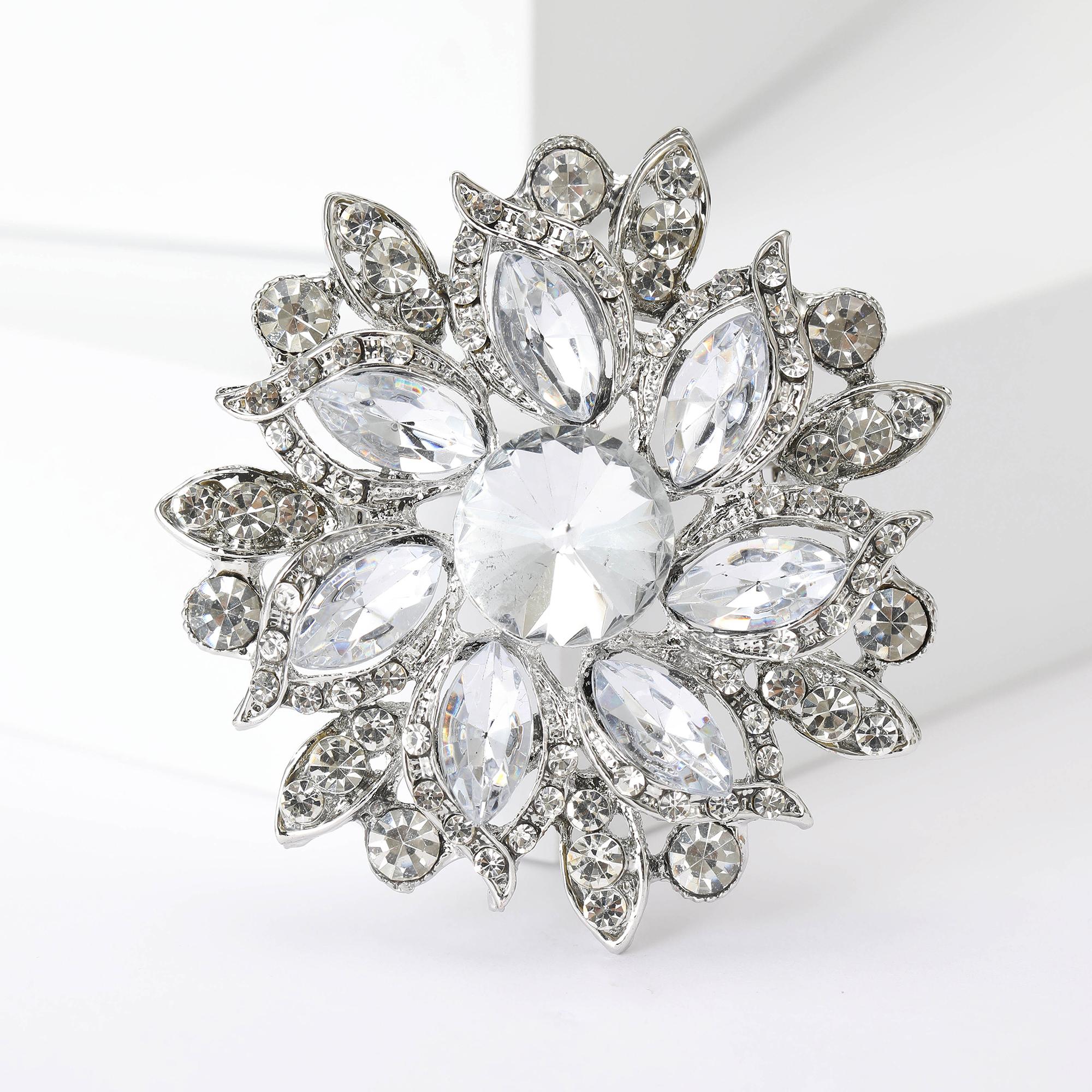 Stylish Rhinestone Flower Brooches for Women Creative Crystal Glass Pins Event Funny Luxury Gifts New Year Friends Decoration
Stylish Rhinestone Flower Brooches for Women Creative Crystal Glass Pins Event Funny Luxury Gifts New Year Friends Decoration
