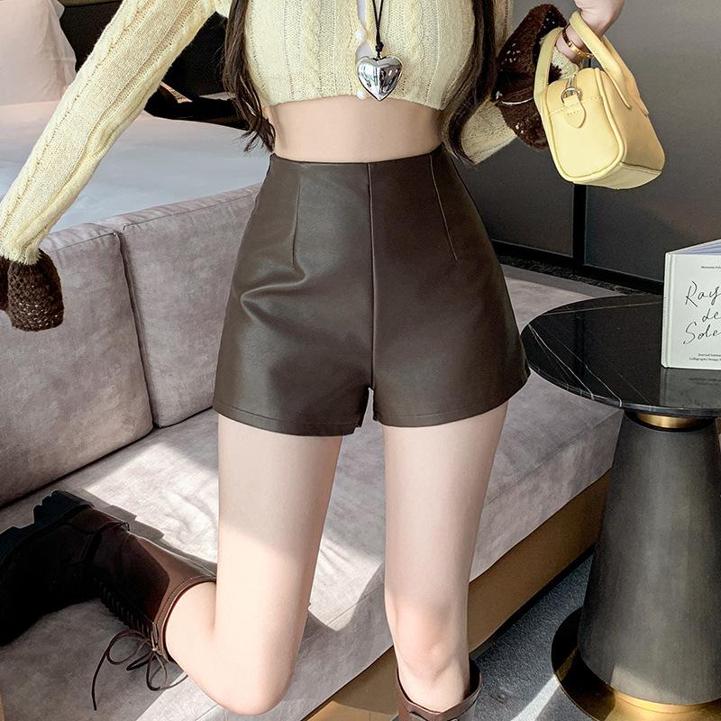 Women s Fall Winter High End A Line Wide Leg PU Leather Shorts Y2K High Waisted Outer Wear Pants Mini Shorts Versatile Slim Fit Hot Pants 5XL
Women s Fall Winter High End A Line Wide Leg PU Leather Shorts Y2K High Waisted Outer Wear Pants Mini Shorts Versatile Slim Fit Hot Pants 5XL