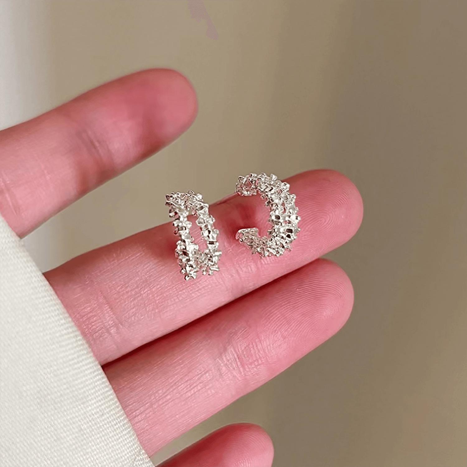 Elegant Silver Crushed Stud Earrings for Women - Stylish & Luxurious Design срібний
Elegant Silver Crushed Stud Earrings for Women - Stylish & Luxurious Design срібний