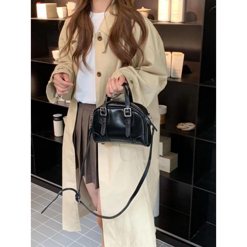 Premium bag Boston 2023 new Korean autumn and winter retro handbag niche shoulder messenger bag чорний
Premium bag Boston 2023 new Korean autumn and winter retro handbag niche shoulder messenger bag чорний