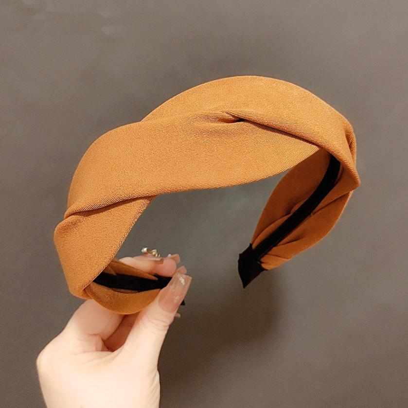 Корейская плетеная повязка на голову для женщин, широкая повязка для умывания, однотонная тканевая повязка-обруч для волос, аксессуары для укладки волос
Корейская плетеная повязка на голову для женщин, широкая повязка для умывания, однотонная тканевая повязка-обруч для волос, аксессуары для укладки волос
