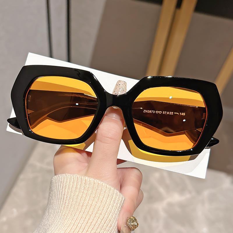 New style Retro Sunglassees Street Style with Metal Hinges, Gradient Lens for Fashion & Party Accessories, Glasses Accessories
New style Retro Sunglassees Street Style with Metal Hinges, Gradient Lens for Fashion & Party Accessories, Glasses Accessories