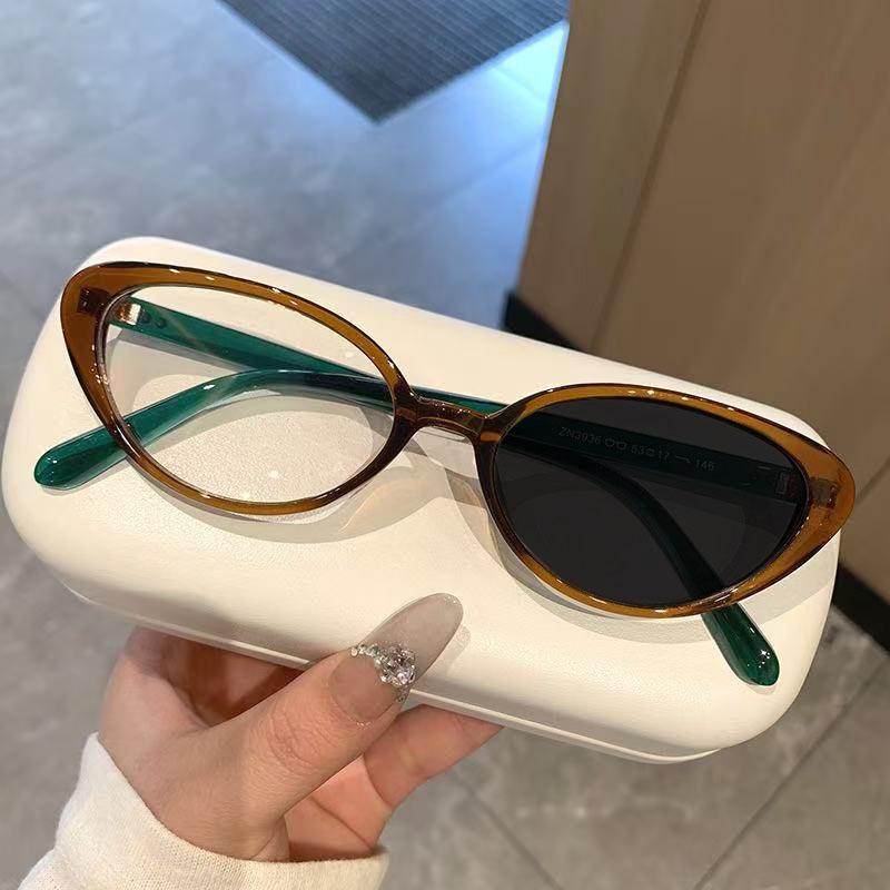 Retro Cat-Eye Photochromic Myopia Glasses Unisex Premium UV-Protective Minus Diopter Eyeglasses Prescription with 0 To -4.0 -4
Retro Cat-Eye Photochromic Myopia Glasses Unisex Premium UV-Protective Minus Diopter Eyeglasses Prescription with 0 To -4.0 -4