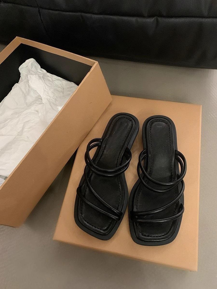 Две французские вечерние босоножки женские 2025 новая корейская версия тонкий ремень сказочные нежные толстые каблуки тапочки летняя одежда 40 чёрный
Две французские вечерние босоножки женские 2025 новая корейская версия тонкий ремень сказочные нежные толстые каблуки тапочки летняя одежда 40 чёрный