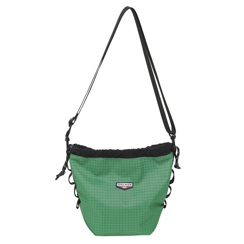 Популярная нишевая повседневная клетчатая тканевая сумка-мешок на шнурке для мобильного телефона, модная и легкая, в спортивном стиле для путешествий, универсальная сумка-мессенджер зелёный
Популярная нишевая повседневная клетчатая тканевая сумка-мешок на шнурке для мобильного телефона, модная и легкая, в спортивном стиле для путешествий, универсальная сумка-мессенджер зелёный