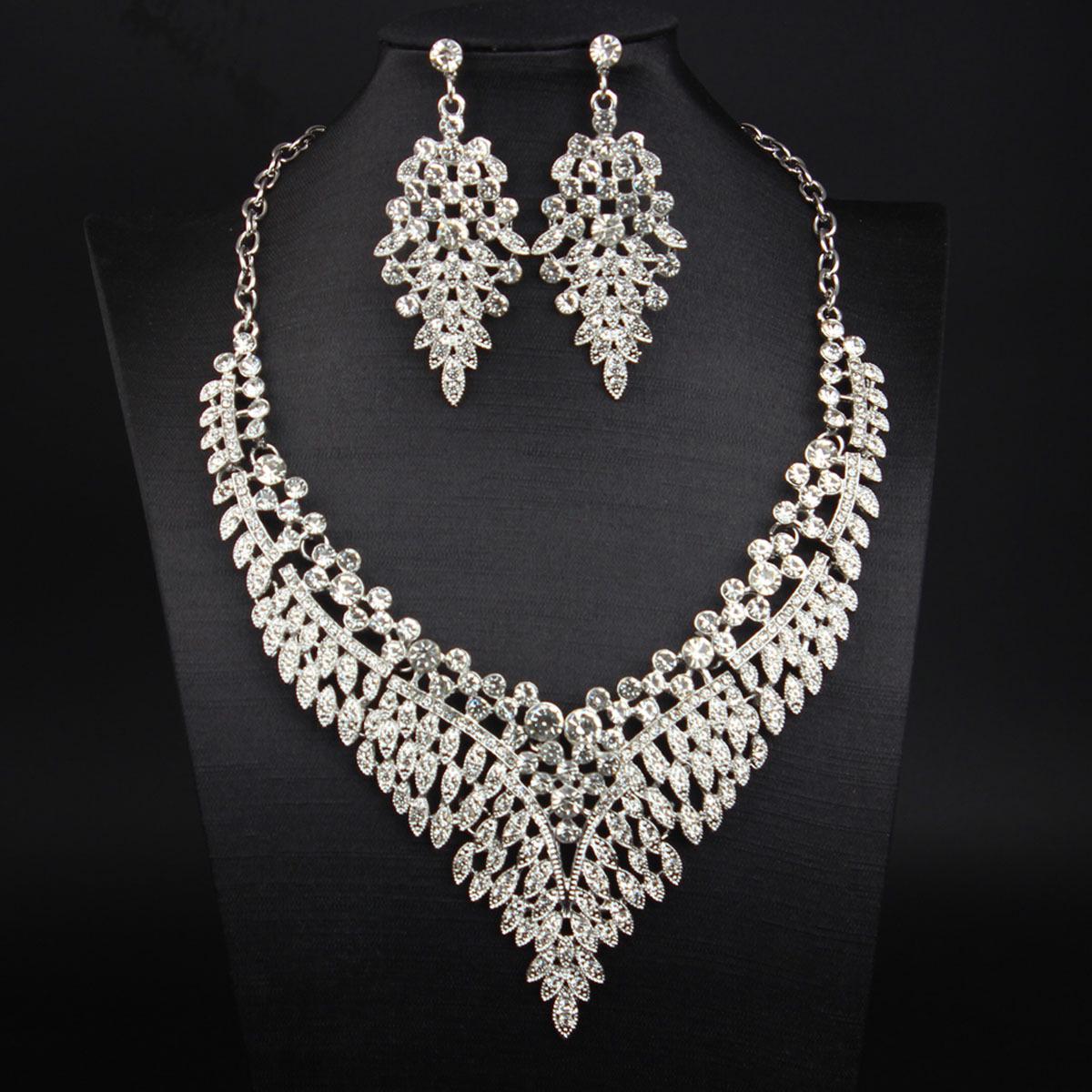 Розкішний європейський та американський набір намиста та сережок з повним діамантовим покриттям для жінок - Аксесуари для вечірньої вечері
Розкішний європейський та американський набір намиста та сережок з повним діамантовим покриттям для жінок - Аксесуари для вечірньої вечері