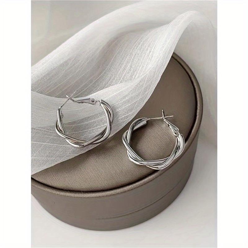 1 пара роскошных металлических круглых серег-колец, простой и элегантный дизайн для повседневной носки one-size серебряный
1 пара роскошных металлических круглых серег-колец, простой и элегантный дизайн для повседневной носки one-size серебряный