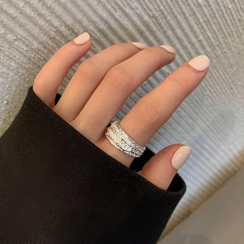 Elegant Irregular Wide Band Ring Crafted From High Quality Platinum Plated Silver 925 J1955
Elegant Irregular Wide Band Ring Crafted From High Quality Platinum Plated Silver 925 J1955