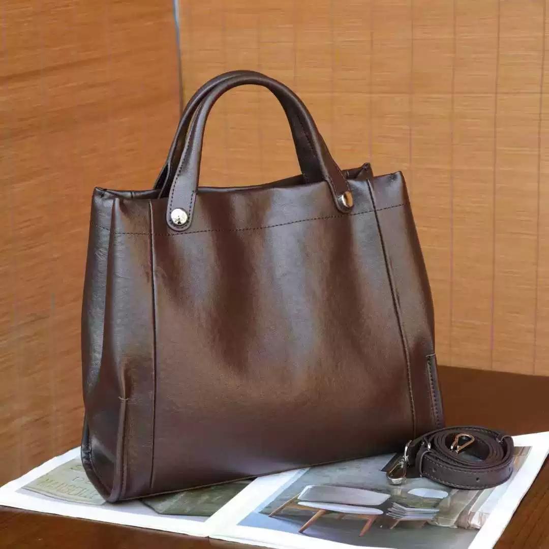 Big Genuine Leather Tote Bag Oilwax Cow Leather Handbag Fashi Ladies Shoulder Or Messenger Bag
Big Genuine Leather Tote Bag Oilwax Cow Leather Handbag Fashi Ladies Shoulder Or Messenger Bag