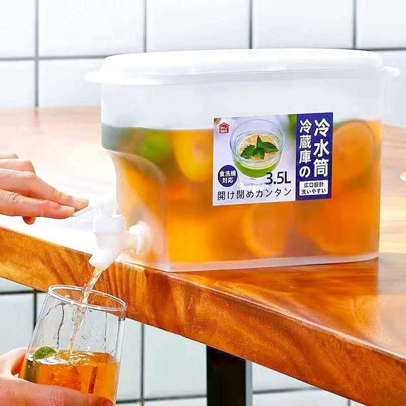 3.5L Cold Water Bottle Juice Jug Beverage Dispenser Lemon Kettle Container (without Certification) Transparent
3.5L Cold Water Bottle Juice Jug Beverage Dispenser Lemon Kettle Container (without Certification) Transparent