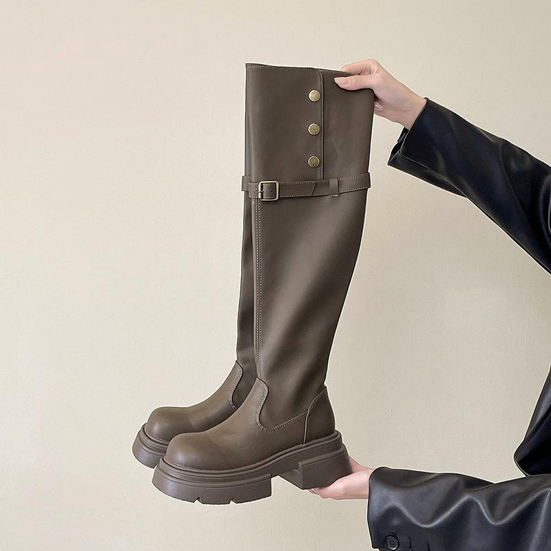 Кто знает, в чем прелесть этих ботинок, они слишком тонкие. 39
Кто знает, в чем прелесть этих ботинок, они слишком тонкие. 39