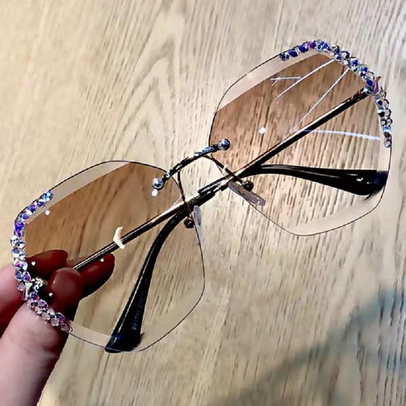 Солнцезащитные очки Charm Anti-UV Vintage Fashion Без оправы с кристаллами для женщин Популярные большие квадратные солнцезащитные очки с бриллиантами
Солнцезащитные очки Charm Anti-UV Vintage Fashion Без оправы с кристаллами для женщин Популярные большие квадратные солнцезащитные очки с бриллиантами