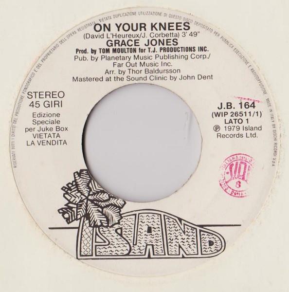 7inch Record GRACE JONES BERNIE LYON On Your Knees Eleanor Rigby JB164 ISLAND RECORDS 1979 Italy Dance Electronica Used
7inch Record GRACE JONES BERNIE LYON On Your Knees Eleanor Rigby JB164 ISLAND RECORDS 1979 Italy Dance Electronica Used