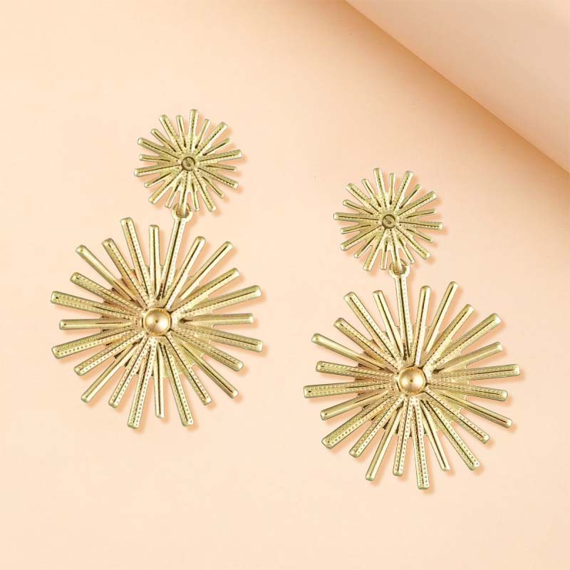 Exaggerated Metal Fan-Shaped Drop Earrings for Women Vintage Gold Color Irregular Oval Personality Earrings Zircon Accessories
Exaggerated Metal Fan-Shaped Drop Earrings for Women Vintage Gold Color Irregular Oval Personality Earrings Zircon Accessories