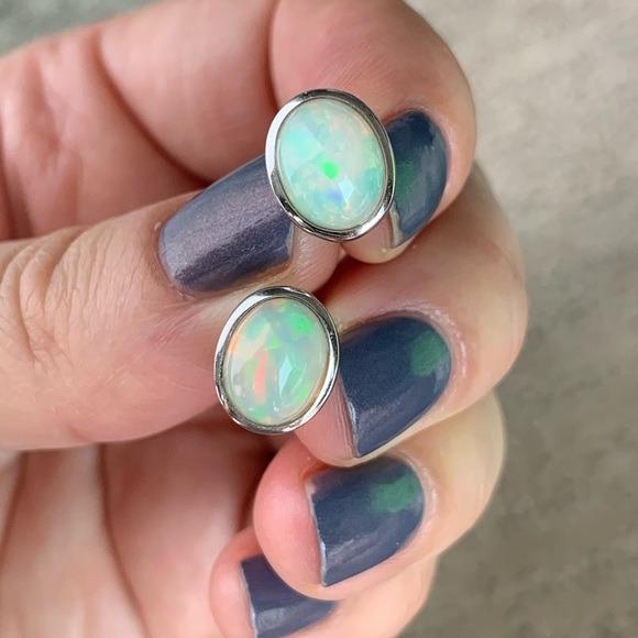 Серьги с настоящим опалом 1 пара Sunrise International Natural Gemstone 7MM-8mm белый
Серьги с настоящим опалом 1 пара Sunrise International Natural Gemstone 7MM-8mm белый