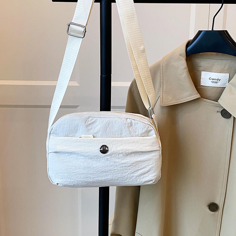 2025 New Fashion Versatile Women s Shoulder Crossbody Backpack Casual Simple Multi-compartment Anti-splashing Nylon Bag белый
2025 New Fashion Versatile Women s Shoulder Crossbody Backpack Casual Simple Multi-compartment Anti-splashing Nylon Bag белый