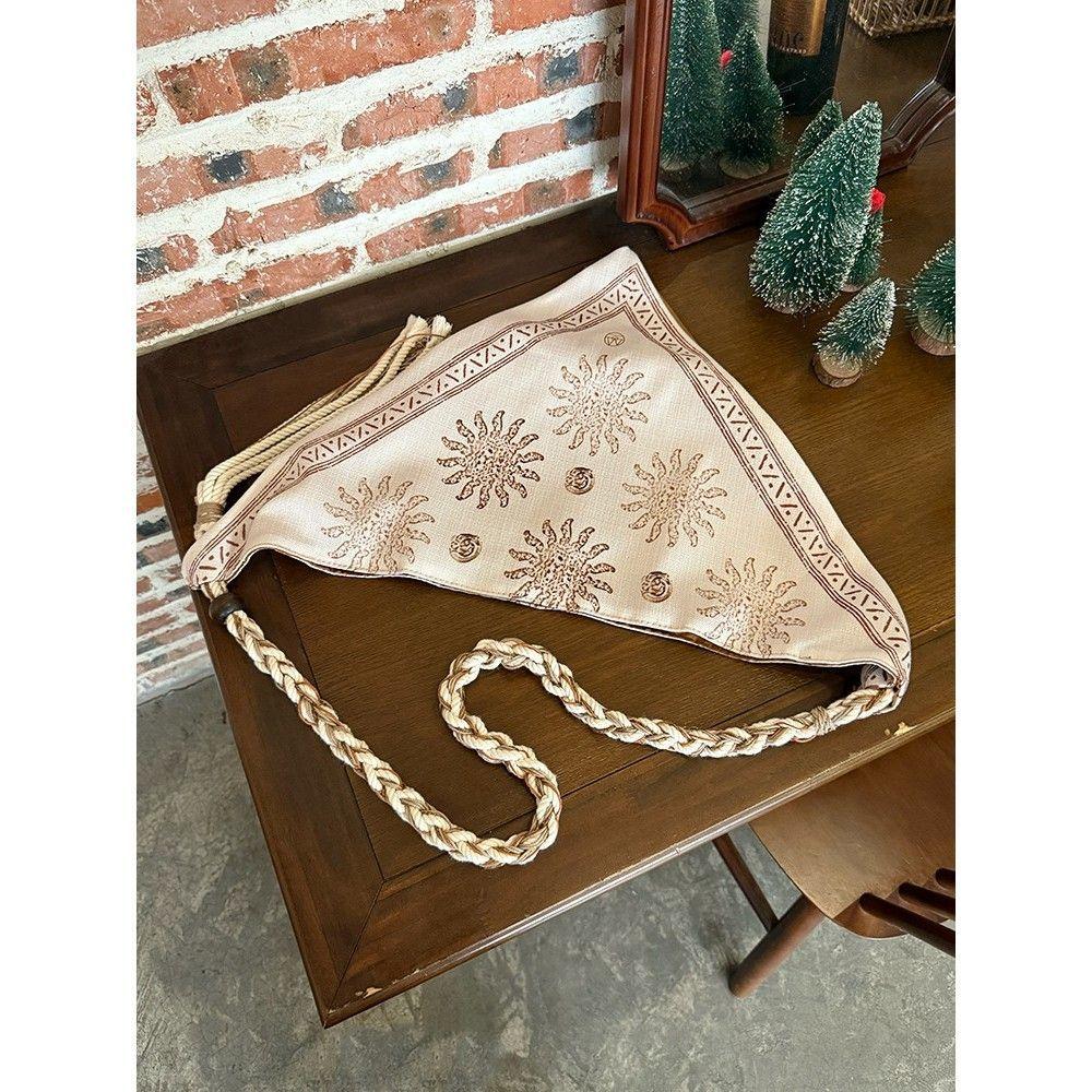 Нишевая богемная отпускная льняная холщовая сумка 2025 новая бахрома ручной работы на плечо
Нишевая богемная отпускная льняная холщовая сумка 2025 новая бахрома ручной работы на плечо