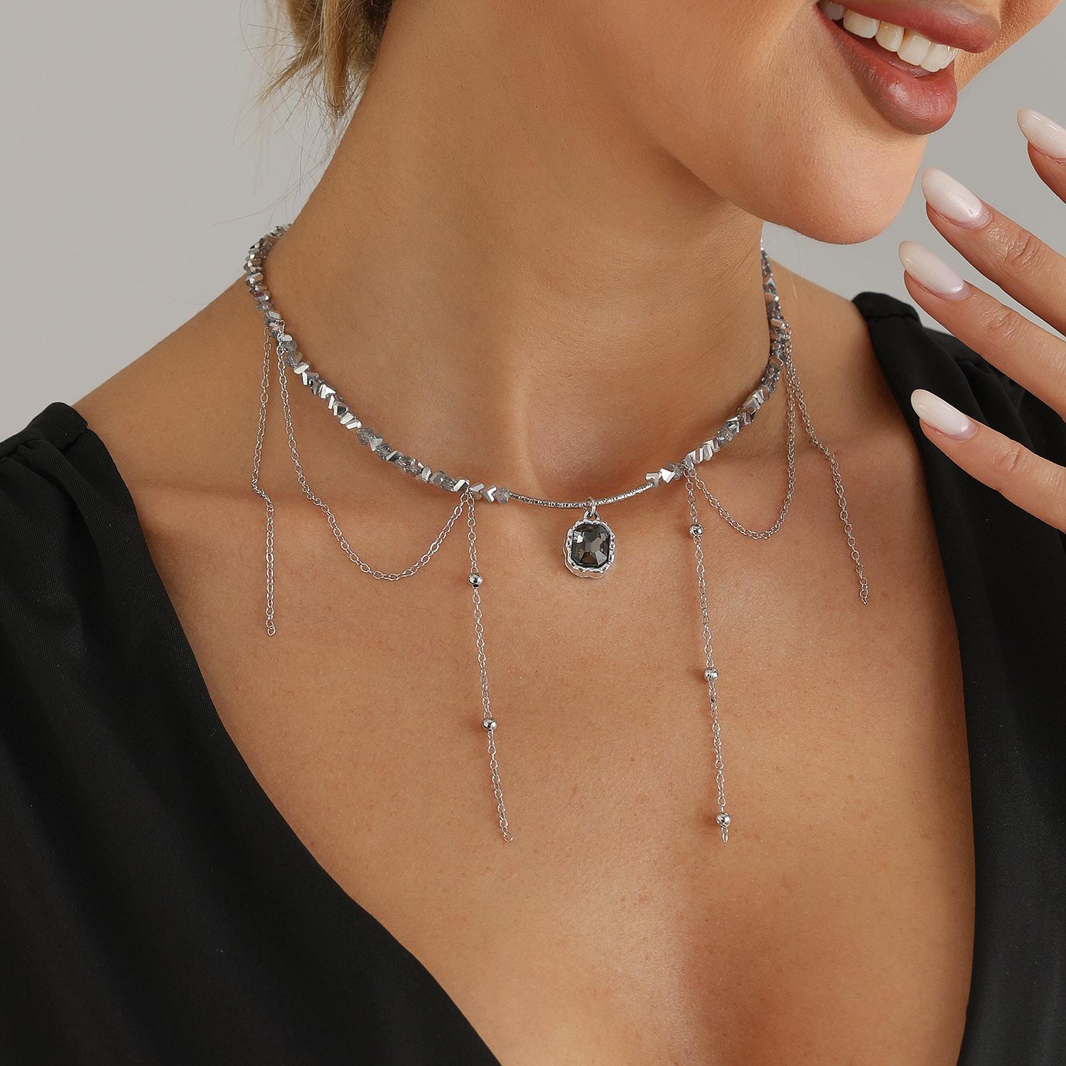 Elegant Tassel Chain Pendant Necklace For Women Vintage Creative Transparent Crystal Chocker Necklace Wedding Zircon
Elegant Tassel Chain Pendant Necklace For Women Vintage Creative Transparent Crystal Chocker Necklace Wedding Zircon
