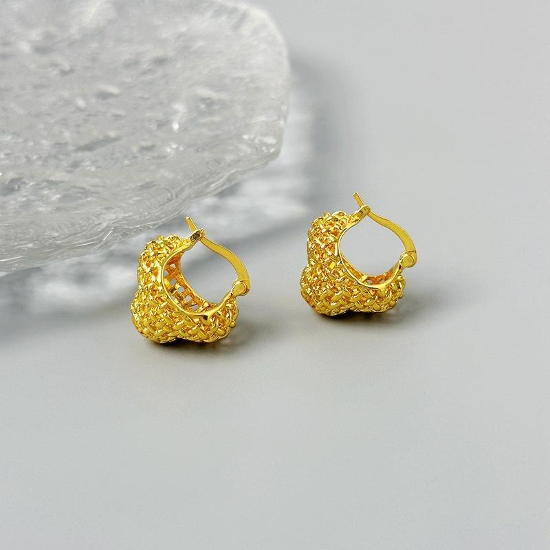 Manufacturer S Supply French Light Luxury Hollow Basket Modeling Ear Buckle High-End Woven Earrings Women S Earrings Spot золотой
Manufacturer S Supply French Light Luxury Hollow Basket Modeling Ear Buckle High-End Woven Earrings Women S Earrings Spot золотой
