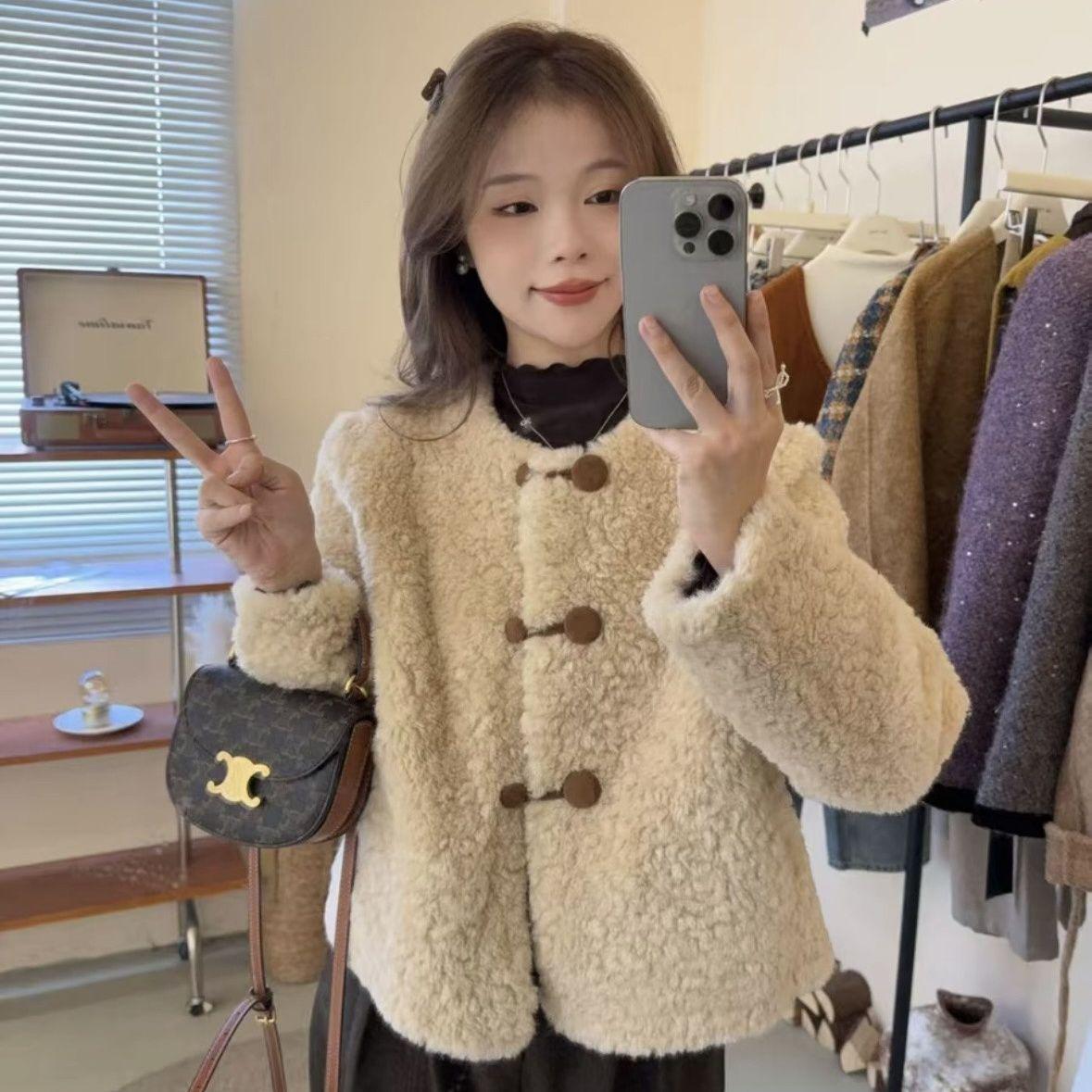 Women s 2025 Winter Apricot Fluffy Lambswool Coat – Korean Style, Loose-Fit Plush Top for Age-Reducing Warmth S (up to 105 lbs)
Women s 2025 Winter Apricot Fluffy Lambswool Coat – Korean Style, Loose-Fit Plush Top for Age-Reducing Warmth S (up to 105 lbs)