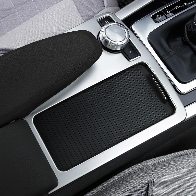 Наклейка на тримач для напоїв центральної консолі Mercedes 07-14 C-Class W204 C180 C200
Наклейка на тримач для напоїв центральної консолі Mercedes 07-14 C-Class W204 C180 C200