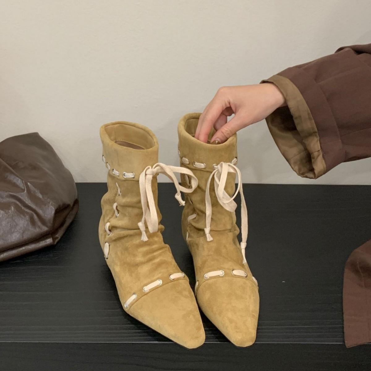 Folded pointed short boots women s flat bottom straps 2025 autumn new retro niche Maillard western cowboy boots 39 хаки
Folded pointed short boots women s flat bottom straps 2025 autumn new retro niche Maillard western cowboy boots 39 хаки