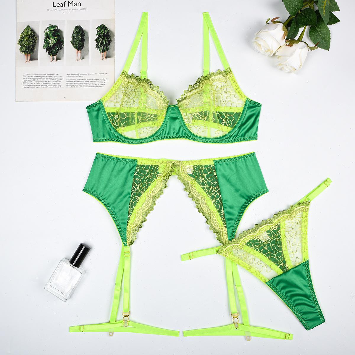 Сексуальный атласный комплект Aduloty с цветочной вышивкой контрастного цвета, прозрачный сексуальный комплект из трех предметов S зелёный
Сексуальный атласный комплект Aduloty с цветочной вышивкой контрастного цвета, прозрачный сексуальный комплект из трех предметов S зелёный