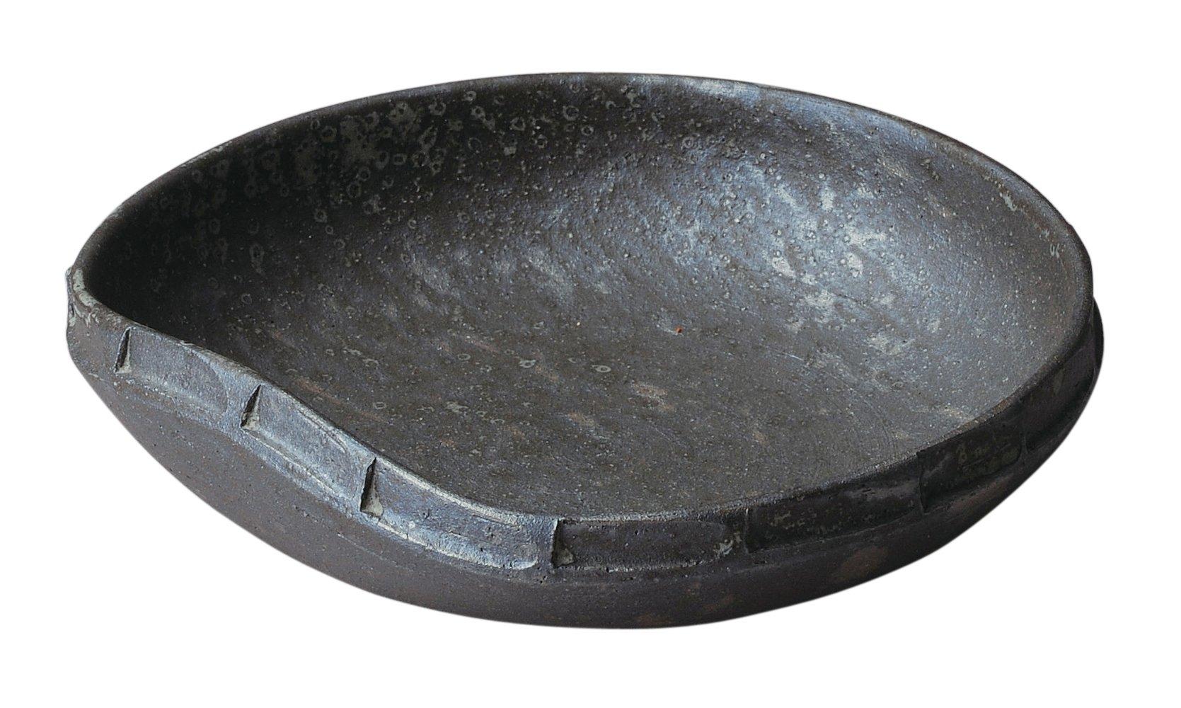 Shigaraki ware Hechimon serving bowl, smoked and chamfered, 3-1591
Shigaraki ware Hechimon serving bowl, smoked and chamfered, 3-1591