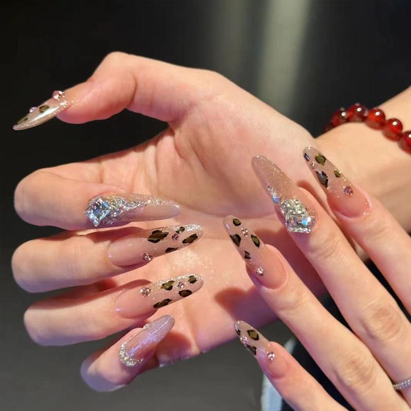 Leopard Print Nail Art - High-End Wearable Nails for Autumn & Winter, Fake Nail Tips with Finished Design Glue Kit
Leopard Print Nail Art - High-End Wearable Nails for Autumn & Winter, Fake Nail Tips with Finished Design Glue Kit