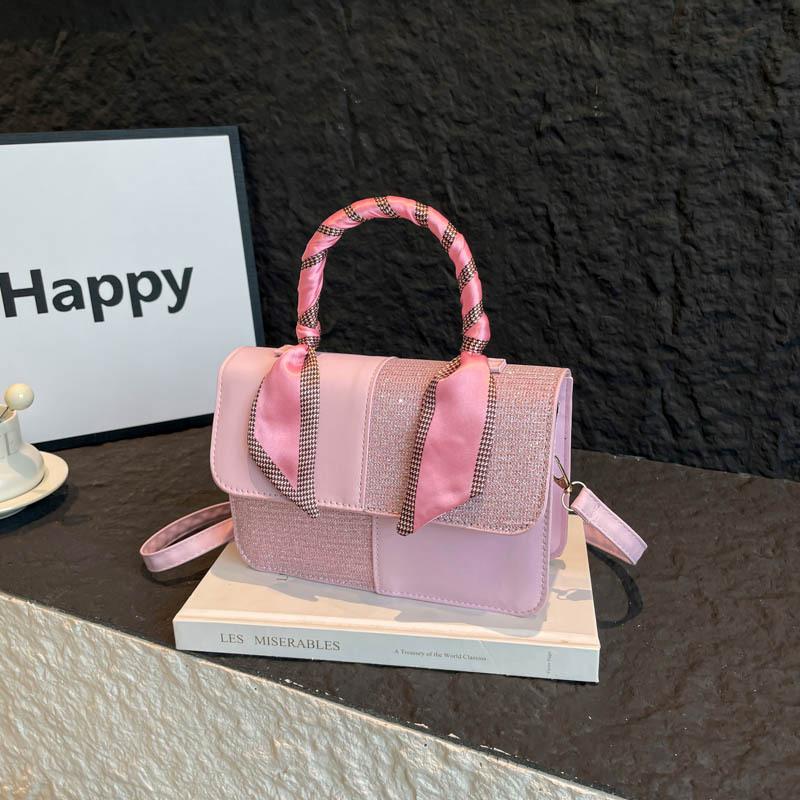 Осень 2025 новая женская сумка через плечо в зарубежном стиле, персонализированный тренд, повседневная простая нишевая дизайнерская маленькая квадратная сумка розовый
Осень 2025 новая женская сумка через плечо в зарубежном стиле, персонализированный тренд, повседневная простая нишевая дизайнерская маленькая квадратная сумка розовый