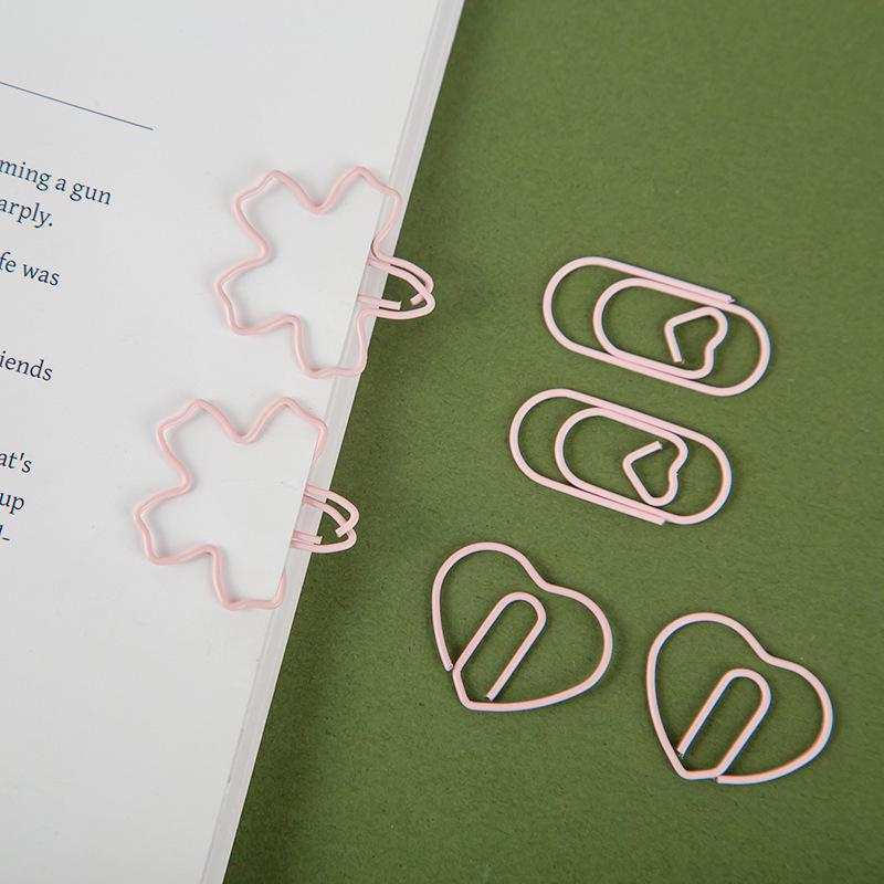 Cherry Blossom Pink Floral Paper Clips - Creative Heart Bookmarks for Card Decorations.
Cherry Blossom Pink Floral Paper Clips - Creative Heart Bookmarks for Card Decorations.