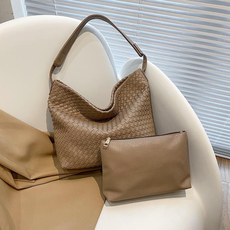 Super Fire Handmade Woven Bag Women s French Large Capacity Commuting Shoulder All-match Casual Tote хакі
Super Fire Handmade Woven Bag Women s French Large Capacity Commuting Shoulder All-match Casual Tote хакі