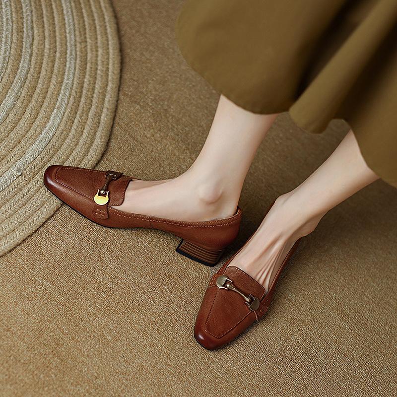 Ретро туфли в британском стиле с квадратной головкой, женские, кожаные, весна и осень, новые универсальные, на толстом среднем и низком каблуке, легкие, с одним язычком 34 коричневый
Ретро туфли в британском стиле с квадратной головкой, женские, кожаные, весна и осень, новые универсальные, на толстом среднем и низком каблуке, легкие, с одним язычком 34 коричневый