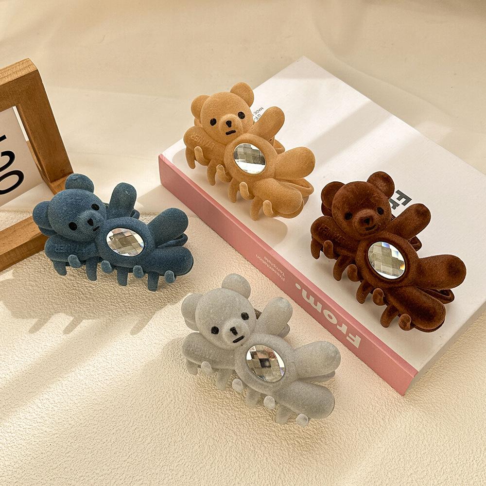 1pc Cute waving teddy bear hair clip with high aesthetic value, rhinestone headband, shark clip, Valentine s Day hair accessory
1pc Cute waving teddy bear hair clip with high aesthetic value, rhinestone headband, shark clip, Valentine s Day hair accessory