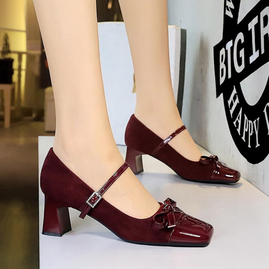 5296-H81 Mary Jane shoes women s thick heel bow light mouth single shoes square head suede rhinestone buckle one word belt women s shoes 34
5296-H81 Mary Jane shoes women s thick heel bow light mouth single shoes square head suede rhinestone buckle one word belt women s shoes 34