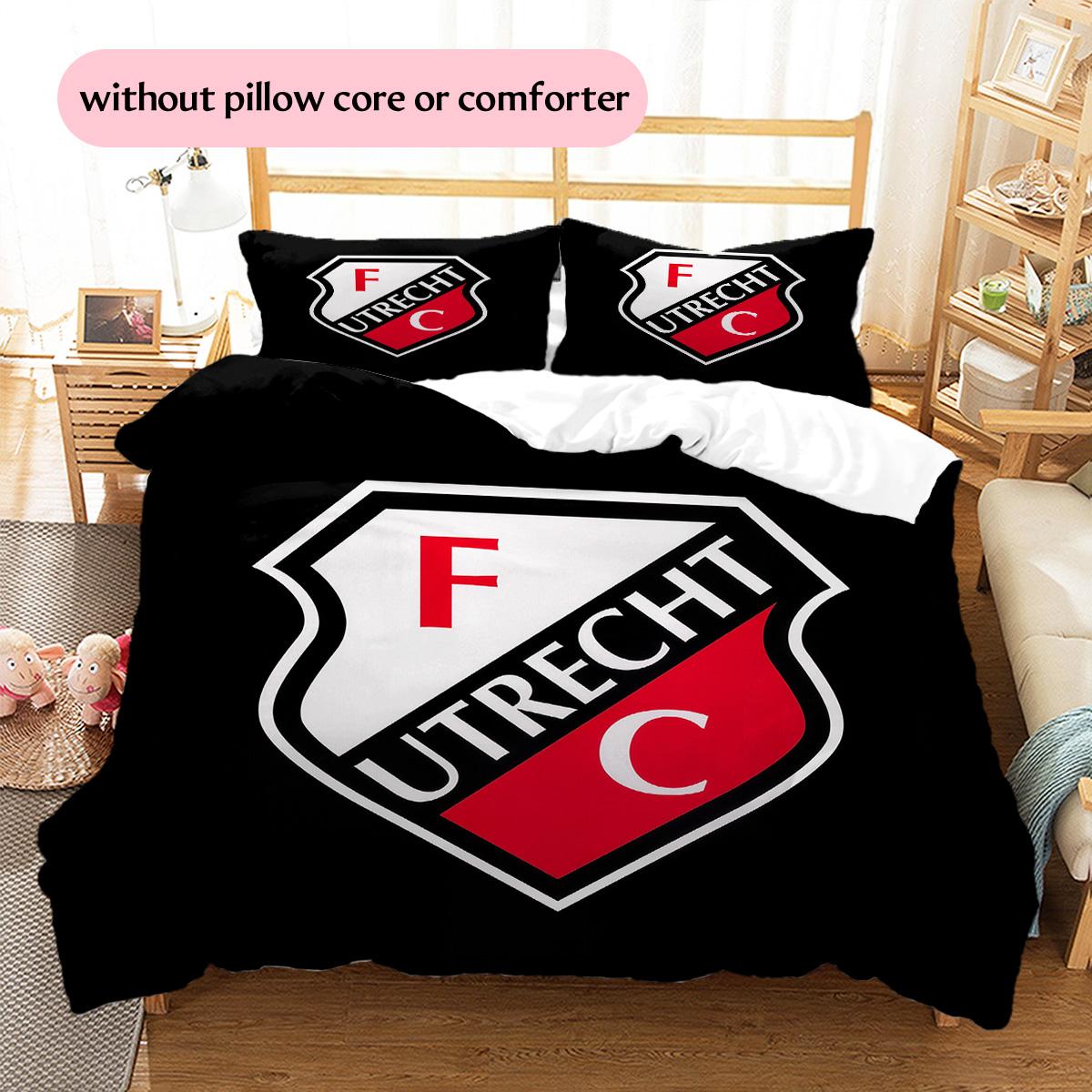 FC Utrecht Pattern Bedding Quilt Set Home Decoration Gift (1 * duvet cover + 2 * pillowcase without core) 135x200cm
FC Utrecht Pattern Bedding Quilt Set Home Decoration Gift (1 * duvet cover + 2 * pillowcase without core) 135x200cm