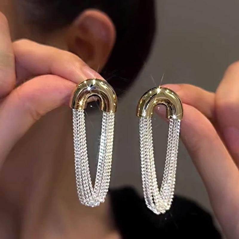 Luxury Bag Tassel Earrings for Women 2025 New Fashion Metallic Chain Dangling Earings Daily Wear Elegent Jewelry Wholesale
Luxury Bag Tassel Earrings for Women 2025 New Fashion Metallic Chain Dangling Earings Daily Wear Elegent Jewelry Wholesale