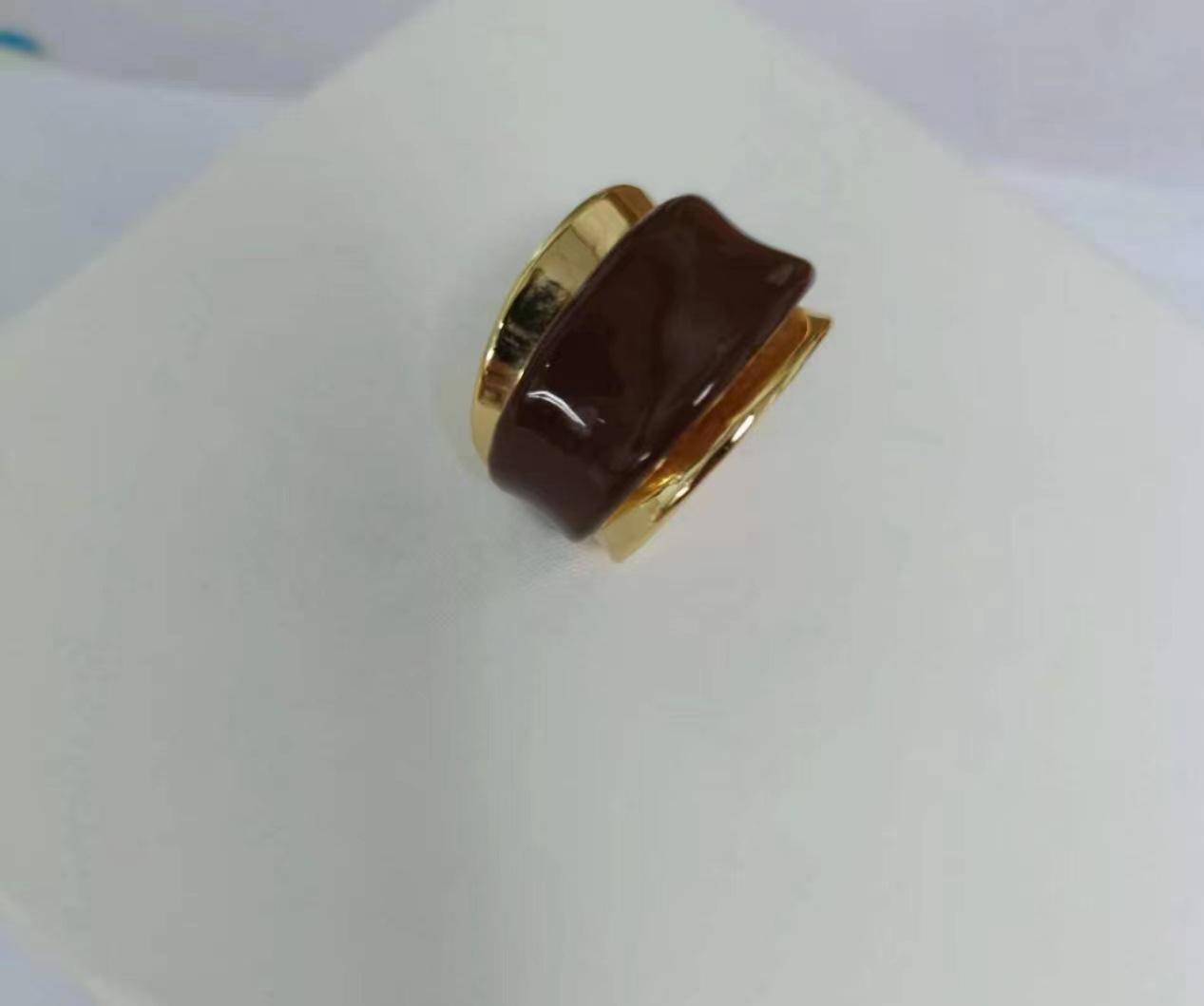 Chocolate Color Liquid Enamel Double Open Ring: High-End European and American Fashion with Handmade Flair золотий/шоколадний
Chocolate Color Liquid Enamel Double Open Ring: High-End European and American Fashion with Handmade Flair золотий/шоколадний