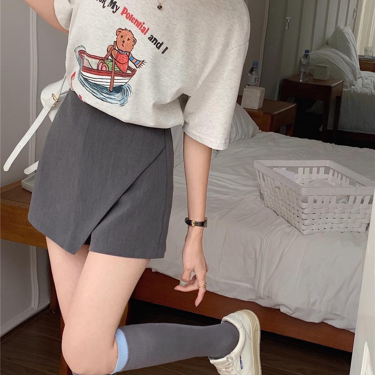 Gray A-line Versatile High-Waist Skirt Shorts with Irregular Pocket Design - Women s Summer Workwear. 4XL (159-170 jin)
Gray A-line Versatile High-Waist Skirt Shorts with Irregular Pocket Design - Women s Summer Workwear. 4XL (159-170 jin)