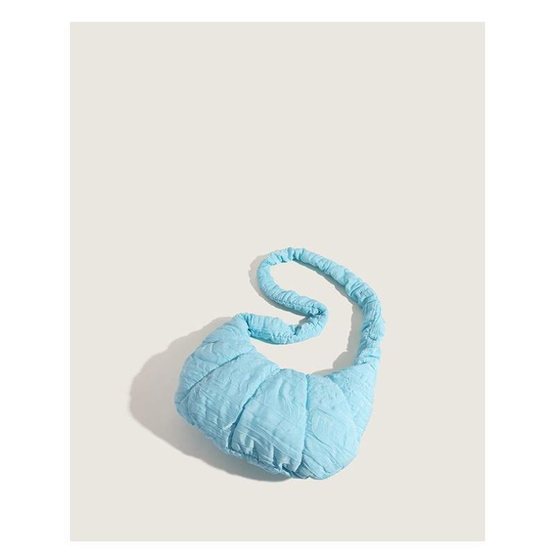 Crossbody Cow Horn Bag, Pleated Cloud-shaped Bag, Stylish and Simple Single-shoulder Bag, Dumpling Bag синій
Crossbody Cow Horn Bag, Pleated Cloud-shaped Bag, Stylish and Simple Single-shoulder Bag, Dumpling Bag синій