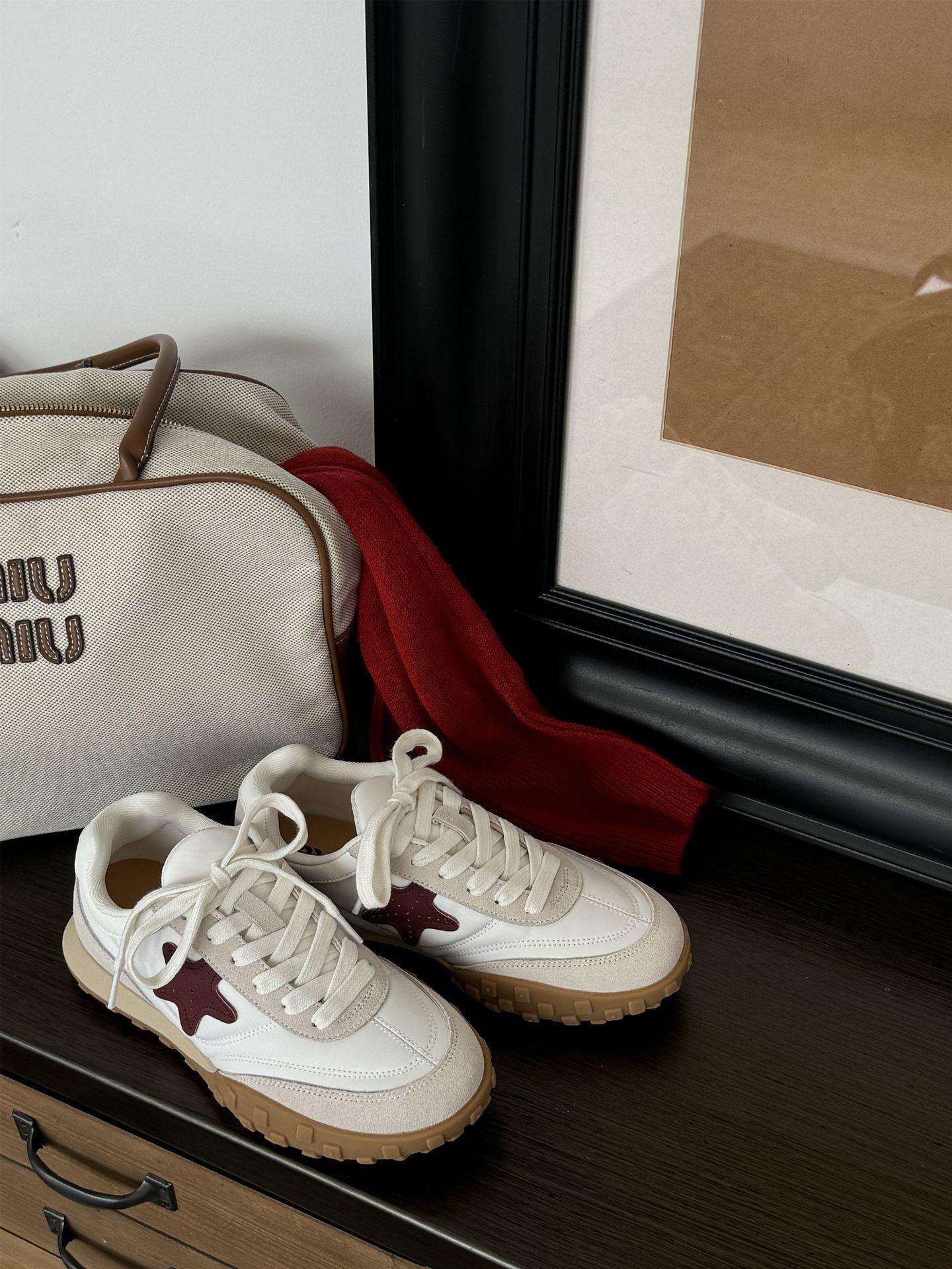 DAPAI SHOW 2025 Немецкие тренировочные кроссовки низкие повседневные кроссовки для бега кроссовки Форреста Гампа платформа кроссовки в гонконгском стиле кроссовки со звездой 39
DAPAI SHOW 2025 Немецкие тренировочные кроссовки низкие повседневные кроссовки для бега кроссовки Форреста Гампа платформа кроссовки в гонконгском стиле кроссовки со звездой 39