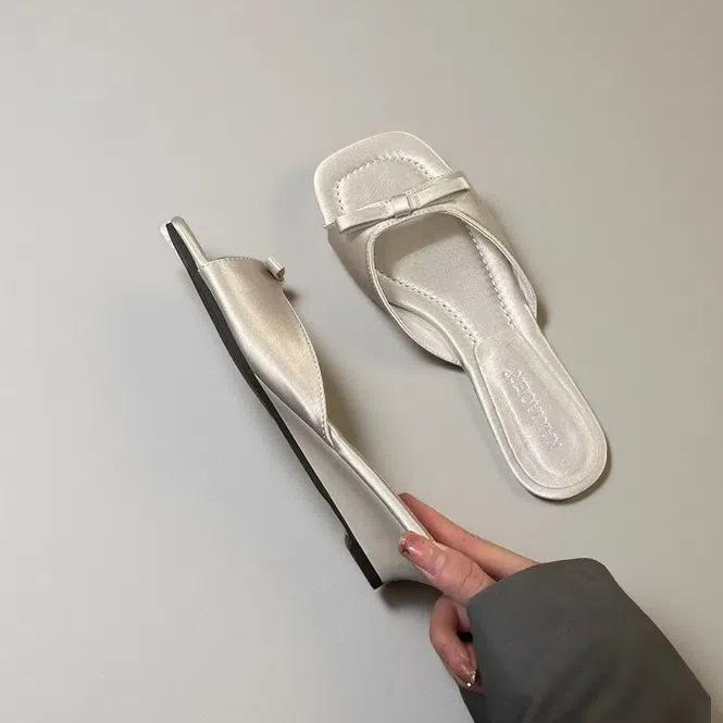 Нишевый дизайн квадратный носок верхняя одежда бант босоножки-стилет с открытым носком сандалии танкетка полушлепанцы женские 39 серебряный
Нишевый дизайн квадратный носок верхняя одежда бант босоножки-стилет с открытым носком сандалии танкетка полушлепанцы женские 39 серебряный