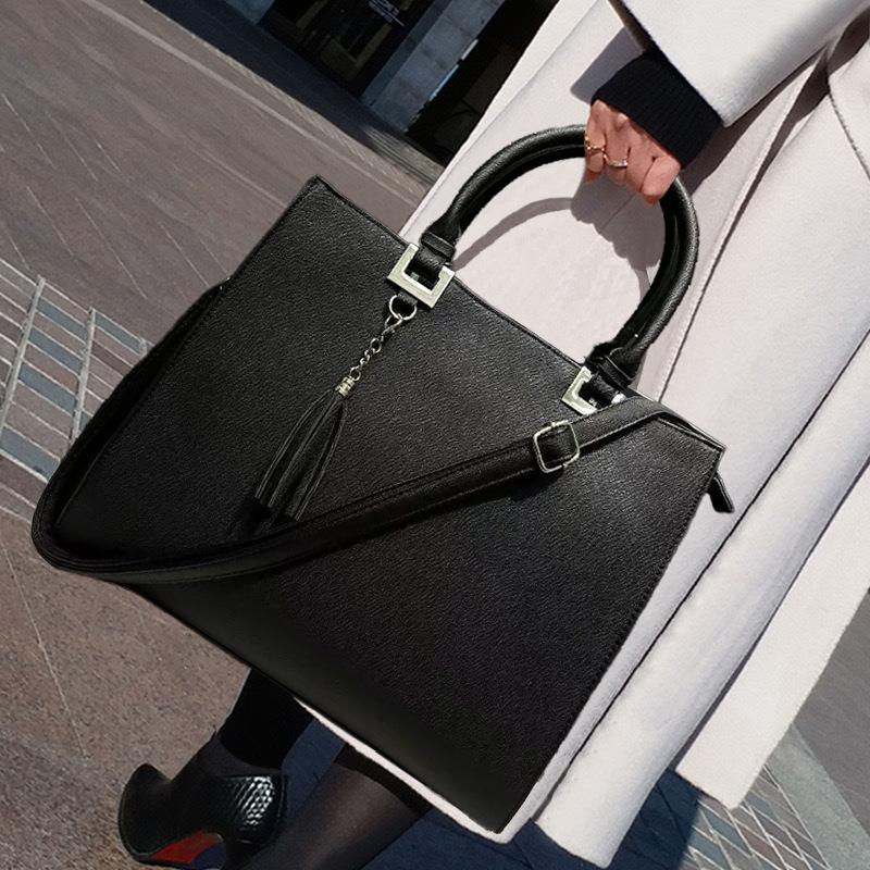 Women S Solid Color Simple Tote Bag Large Capacity Retro Multi-Partition Shoulder Handbag чёрный
Women S Solid Color Simple Tote Bag Large Capacity Retro Multi-Partition Shoulder Handbag чёрный