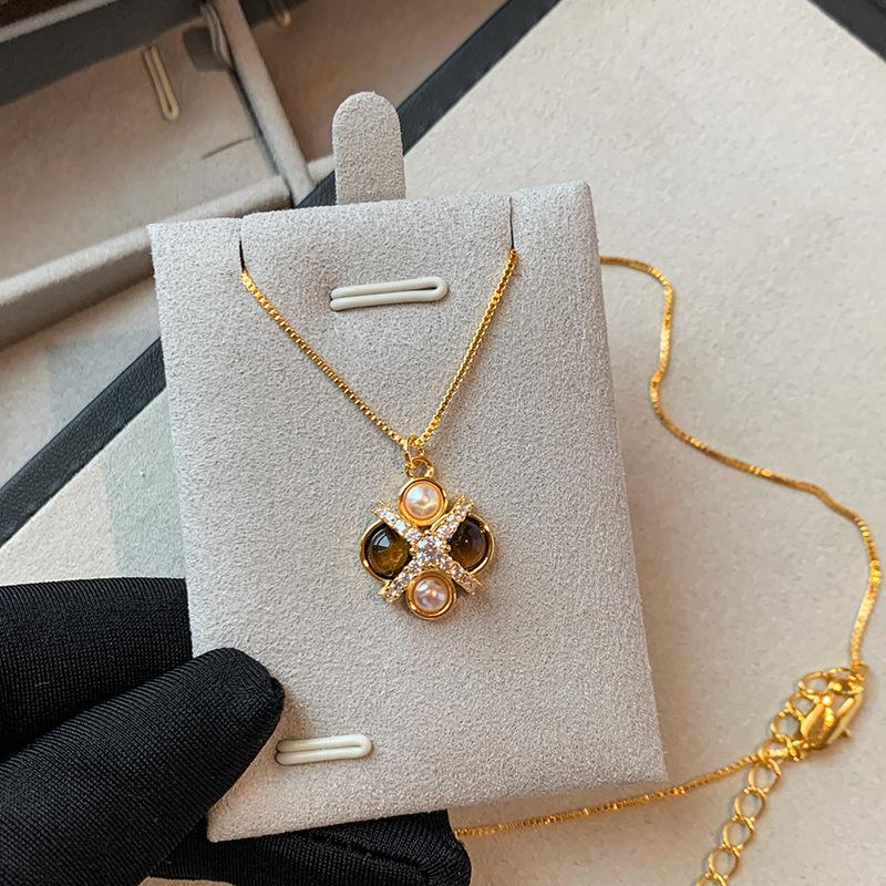 Tiger s eye stone French pearl lion stud earrings women s autumn and winter light luxury niche high-end earrings earrings New Year s models
Tiger s eye stone French pearl lion stud earrings women s autumn and winter light luxury niche high-end earrings earrings New Year s models