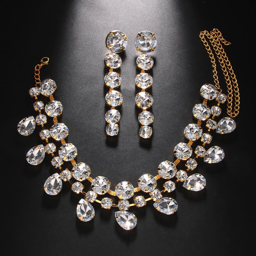 Темпераментное ретро-круглое многослойное ожерелье подходит для простых аксессуаров с большими стразами золотистый
Темпераментное ретро-круглое многослойное ожерелье подходит для простых аксессуаров с большими стразами золотистый