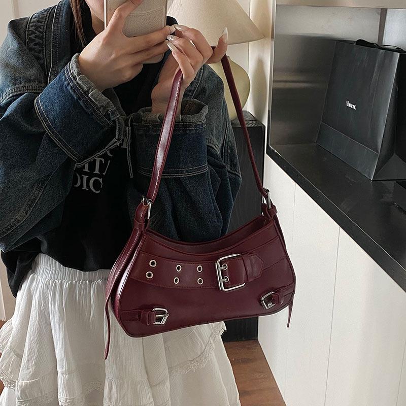 Shoulder bag women s niche fashion portable small square bag simple temperament belt decoration baguette underarm bag women красный
Shoulder bag women s niche fashion portable small square bag simple temperament belt decoration baguette underarm bag women красный